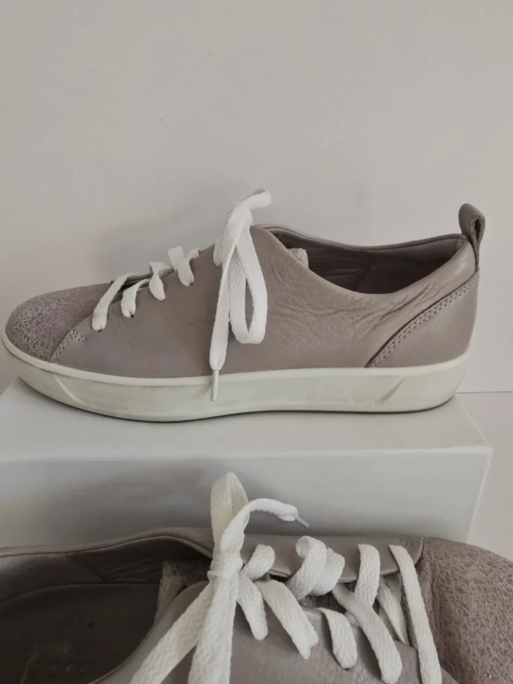 Ecco Soft 7 Grey Gray Lace Up Leather Shoes Sneakers Size 7 Womens Embossed